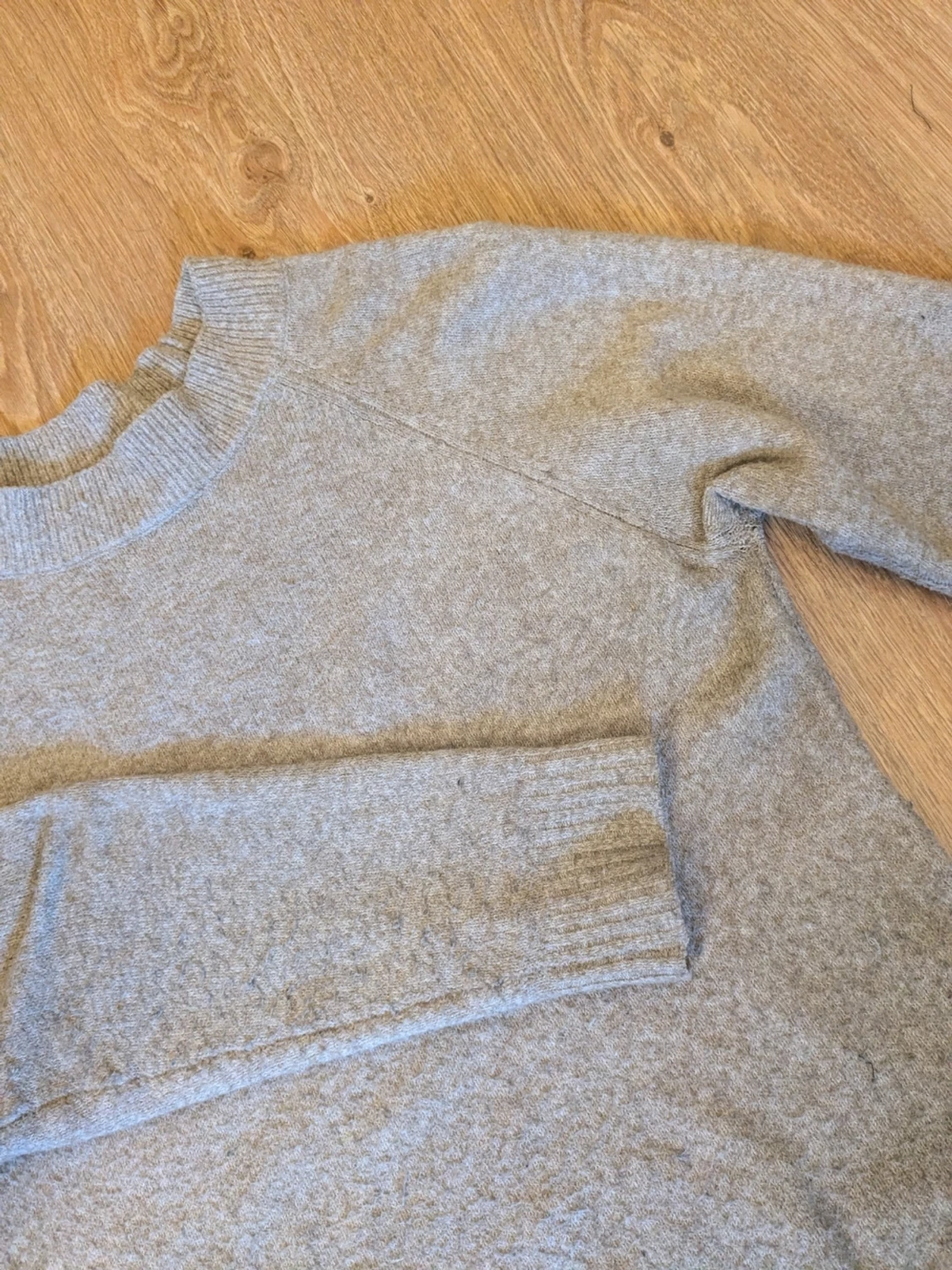 Beige stickad tröja från Vero Moda  - 1