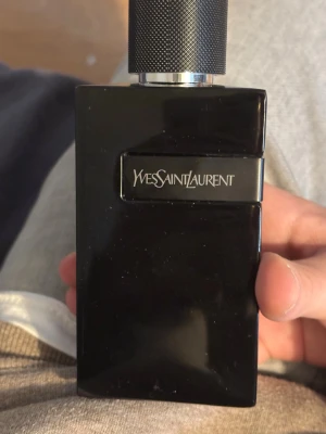 Yves Saint Laurent svart parfymflaska - För byte.