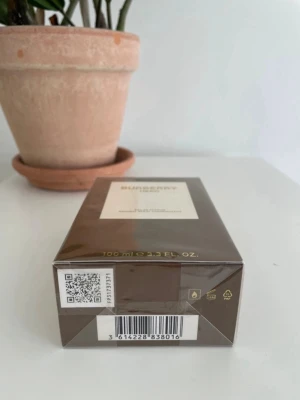 Burberry Hero parfym 100 ml - Burberry Hero EDP 100ml. Perfekt för dig som gillar exklusiva dofter och snygga flaskor.