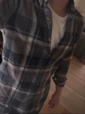 Flannel shirt 2000s archive vintage  - very nice flannel shirt in size M. sought after color combination and soft material. suitable for both comfortable and special occasions.  don't miss the chance