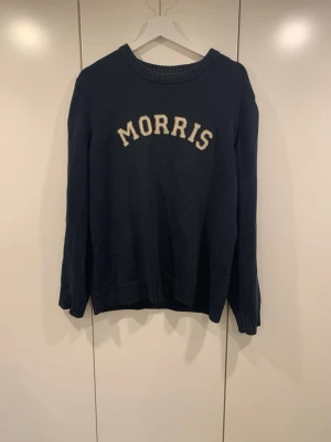 Mörkblå stickad tröja från Morris - Säljer denna snygga stickade tröja från Morris, storlek M. Hör av er vid fler frågor! 