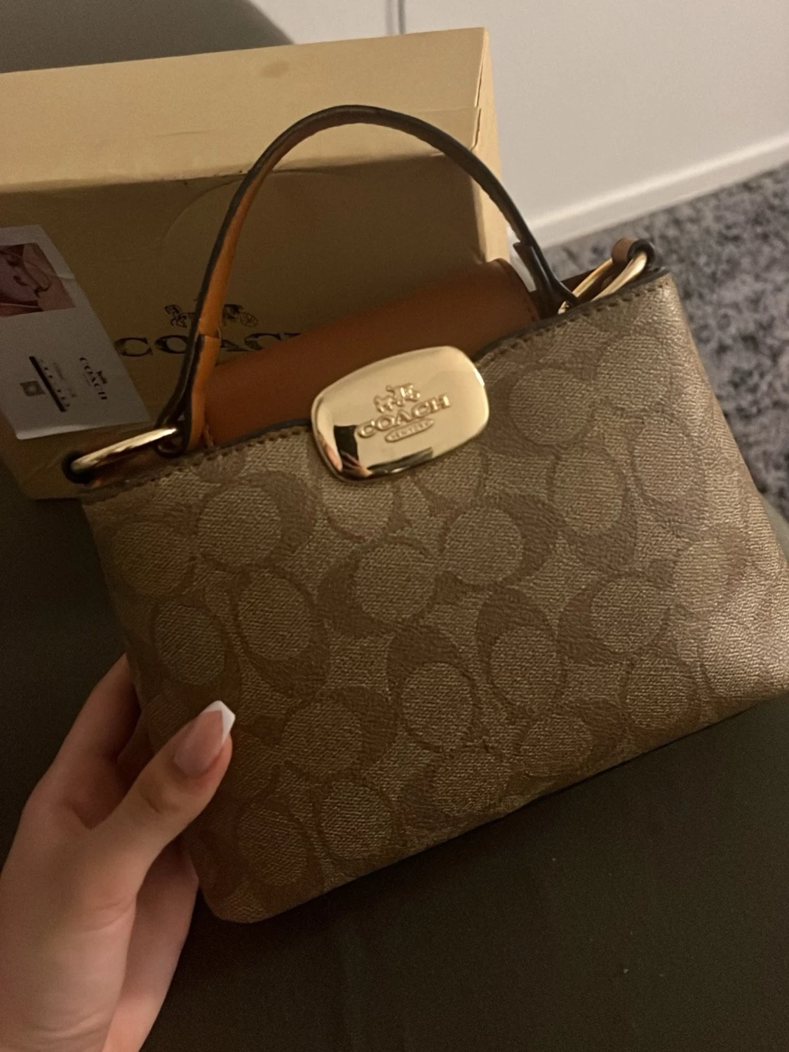 Beige handväska från Coach - 1