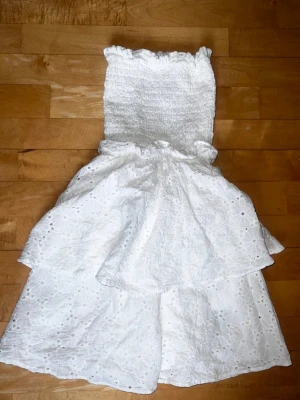 Söt klänning - Super söt klänning ifrån New Yorker i fint skick, inte använd mycket så den är i väldigt fint skick!