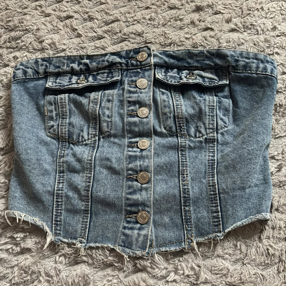 Denim tubtopp med knappar