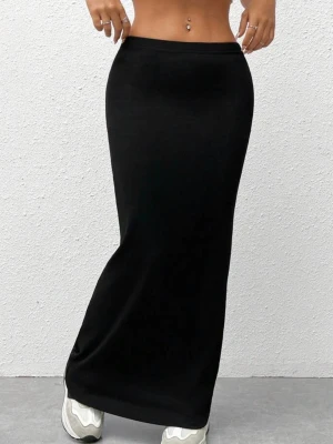 Svart långkjol  - Svart långkjol i storlek xs som knappt är använd och är i nyskick💗