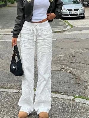 Alobha Label linnebyxor!! - Säljer mina ”everyday linen pants” från alobha label 💞💞 dem är i storlek S, men är uppsydda i benen!! Så passar någon som är runt 160 ‼️ Inga defekter