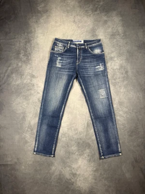 Jacob Cohën Scott Jeans - Skick: 9/10. | Ingår: Bara jeansen. | Nypris: +- 5500 SEK. | Modellen är 176cm och väger cirka 70kg.