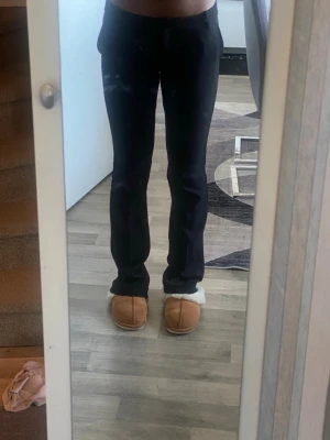 Kostymbyxor  - De är i tall och uppsprättade 