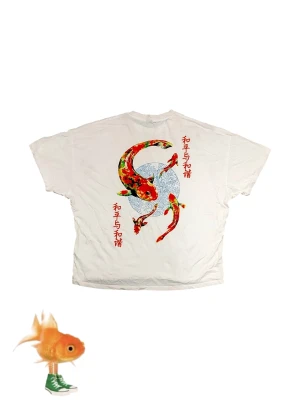 2000s skater tisha - Baggy vit t-shirt med tryck, i princip i nyskick. Trycket sitter på ryggen, och den passar M-L skulle jag säga (även S extra baggy)‼️Hojta såklart för frågor och skicka gärna bud 🙏