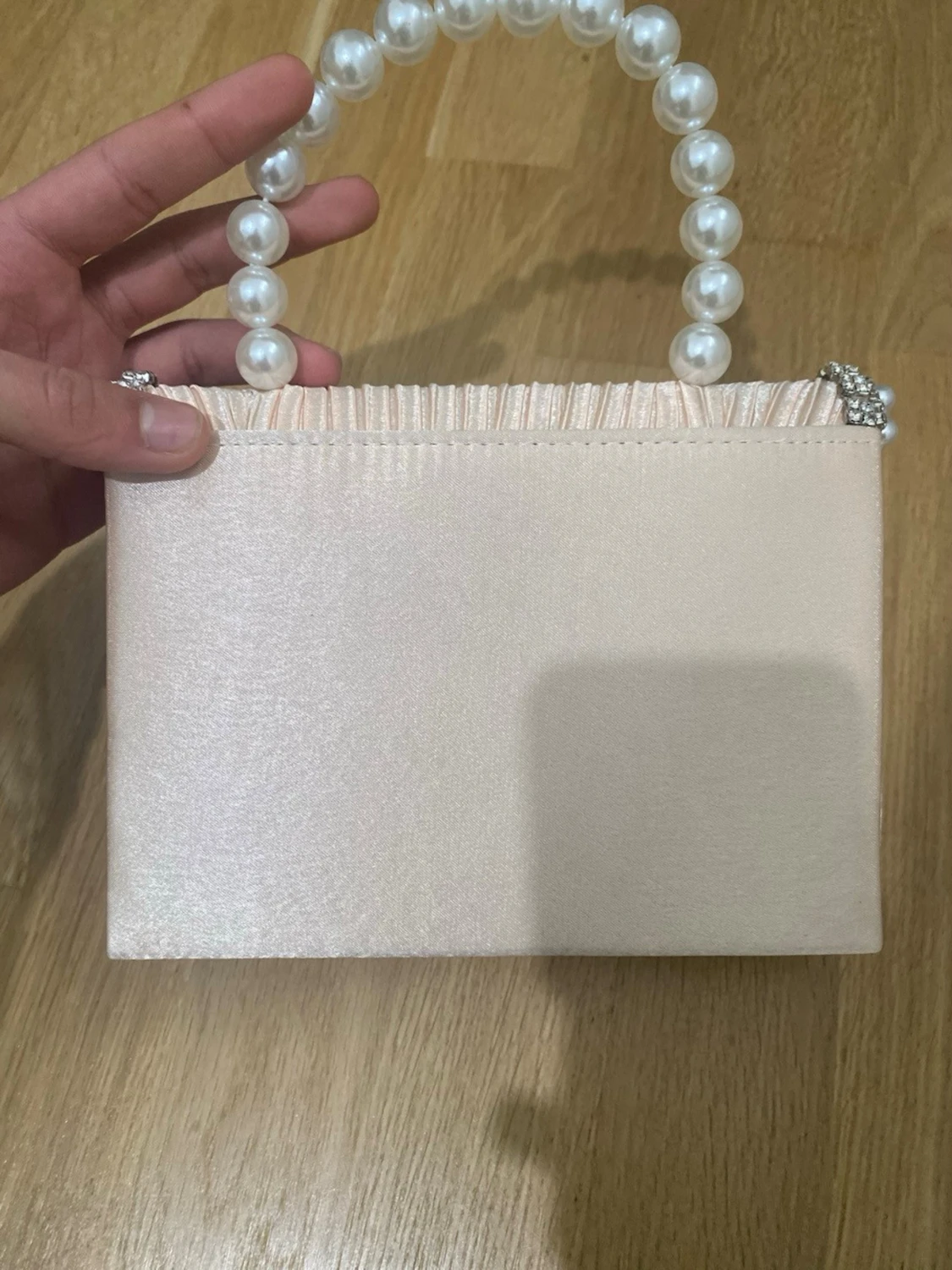 Ljusrosa kuvertväska med pärlhandtag - 1