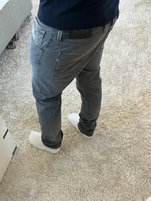 Replay anbass jeans  - Replay Jeans | skick 9/10 | Storlek 33/34 | Pris - 599kr | Modellen är ca 181cm lång | Hör av dig vid minsta fråga eller fundering!!