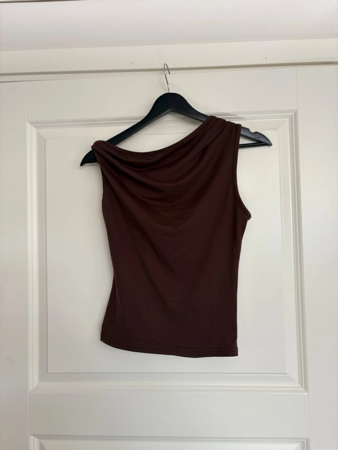 Brun oneshoulder topp - 2
