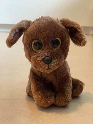 Brun gullig hund - Fin hund i fint skick. Höjd ca 16 cm