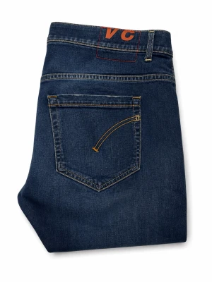 Mörkblå skinny jeans Dondup - Mörkblå jeans från Dondup klassiska femficksmodell med kontrastsömmar och diskret logga bak i midjan. Jeansen har en snygg tvätt och är tillverkade i ett mjukt denimtyg som ger en skön känsla.