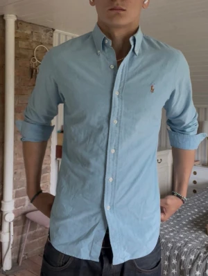 Ny Ralph Lauren S - Helt ny Sommarskjorta från RL storlek s Modellen är 188 väger 78 Hör av er vid minsta fundering!