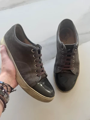 Lanvin skor - Gråbruna lanvin captoe skor i storlek 43. Kom vid funderingar, vi är öppna till prisförslag🤗