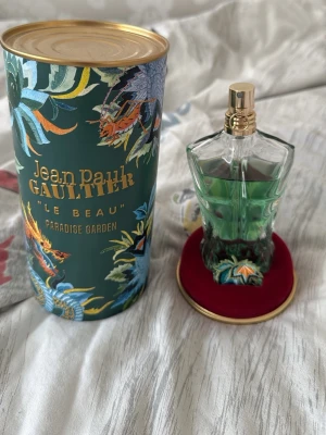 Jean Paul Gaultier Paradise Garden - Säljer en Jpg Paradise garden. Den har typ 70+ ml kvar (som ny). Använd fåtal gånger. 