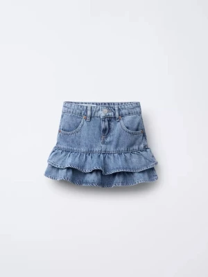 jeanskjol med volang Zara - Söt blå jeanskjol. Kjolen är använd ett fåtal gånger och är i största storleken på kids🩷 pris kan diskuteras vid snabbt köp