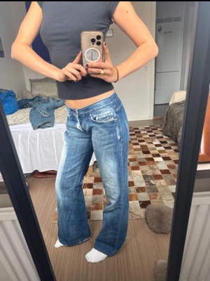 Lågmidjade Diesel bootcut jeans - Skit snygga 37 i midjan 82 innerbenslängd🩷