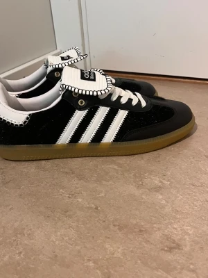 Adidas Wales Bonner - Helt nya size 43