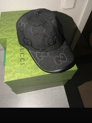 Keps  - Fin keps för dig som har den franska stilen! 10/10 skick (oanvänd) 