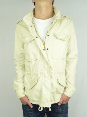 Ralph Lauren Fieldjacket  - RALPH LAUREN DENIM & SUPPLY FIELDJACKET Storlek : L Passform : Normal Användning : Jackan är i ett väldigt fint skick utan defekter Nypris : Cirka 4500SEK Modellen på bilden : 182CM och väger 74KG