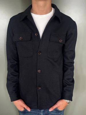 Anerkjendt Overshirt - Strl - M | Skick - 10/10 | Nypris - ca 2000kr | Vid minsta lilla fundering är det bara att höra av sig!