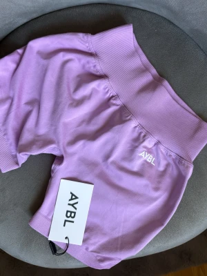 Shorts från Aybl - Super fin färg men passar tyvärr inte på mig:( adapt seamless shorts