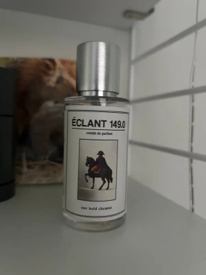 Éclant 149.0 Extrait de Parfum. Söker byte!!! - Parfymflaska från One Bold Chemist med namnet Éclant 149.0. Inspirerad av Creed aventus. Söker byte!!!!