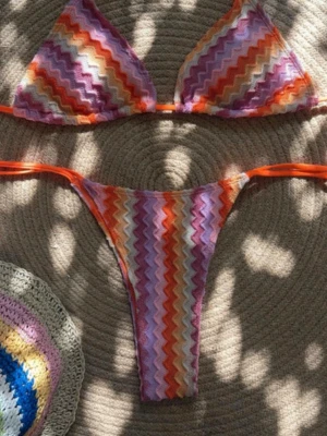 Trekantsbikini Missoni Bikini Boho - Bikini med Missoni inspirerat mönster 🍊 Underbar färg till sommaren 🌞 Virkad look. Inlägg finns som man kan ta ut, helt ny! ☺️ 
