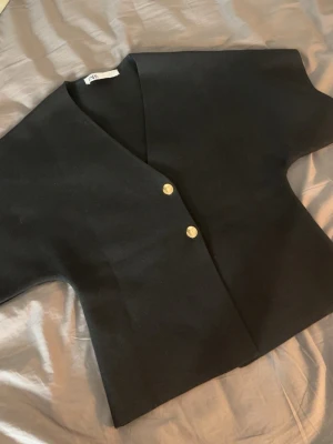 Svart topp zara - Svart blus/topp från Zara