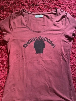 Höjdarna merch - Vill du vara helt unik med skudd sabba sabba merch?🍸 tvättas i max 40 grader. 