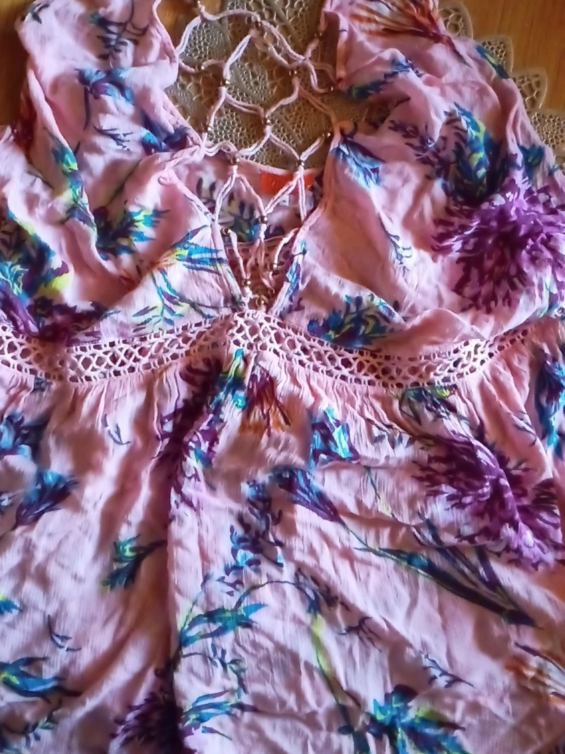 Rosa blommig kortklänning med spets