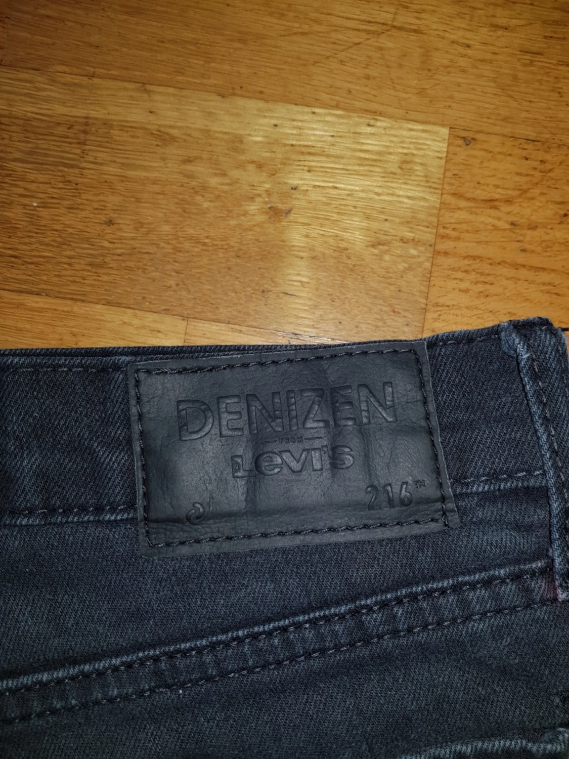 Levi's Denizen svarta jeans  - 2