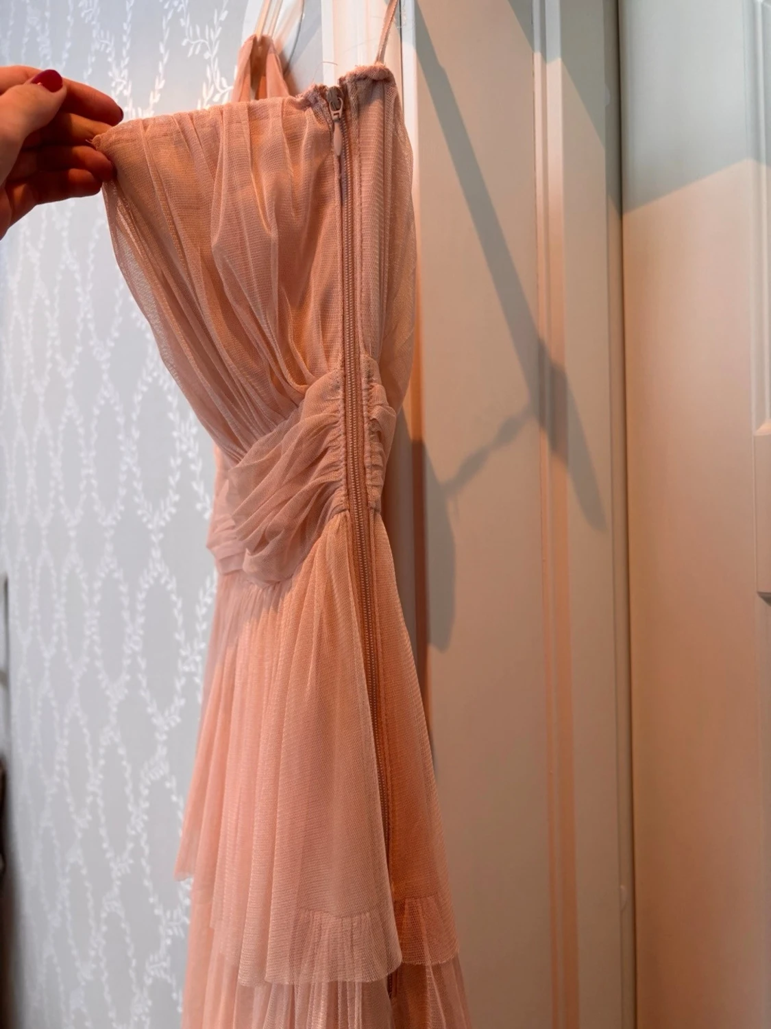 Ljusrosa långklänning med volanger - 1