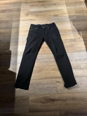 Levis jeans - Levis 511 Jeans köpa för 2 veckor sen använda 4 gånger, storlek 32/32 rensar ut min garderob på kläder