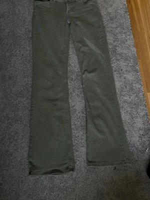 Jeans - Gröna jeans ifrån Nelly, superfina men används aldrig ❤️ pris kan diskuteras ❤️