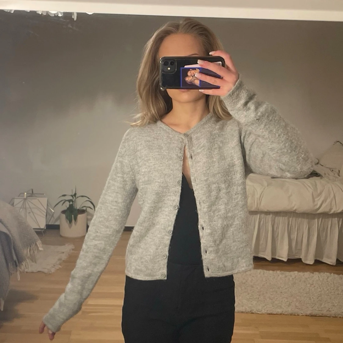 Ljusgrå basic kofta med knappar