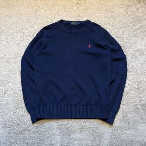 Ralph Lauren tröja - Säljer denna eftertraktade Ralph Lauren tröja i storlek S. Den är i mycket bra skick. Hör av er om ni har frågor eller liknande🙌