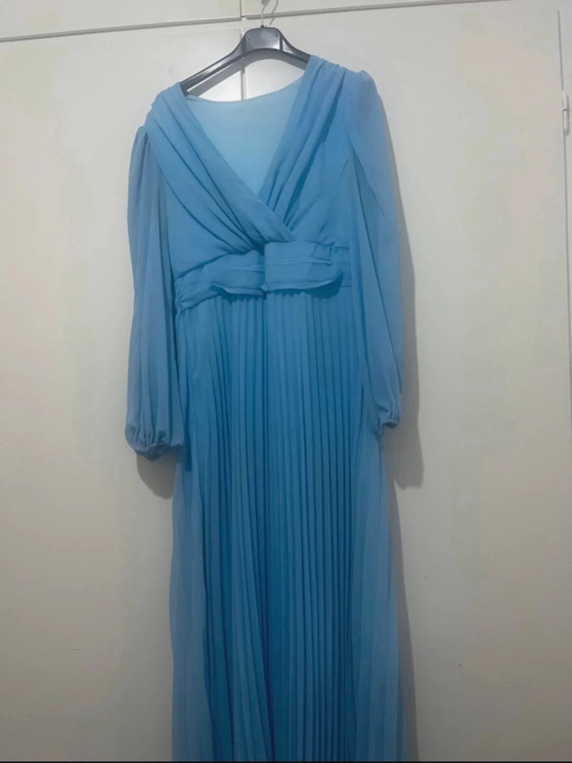 Ljusblå långklänning med omlott - 1