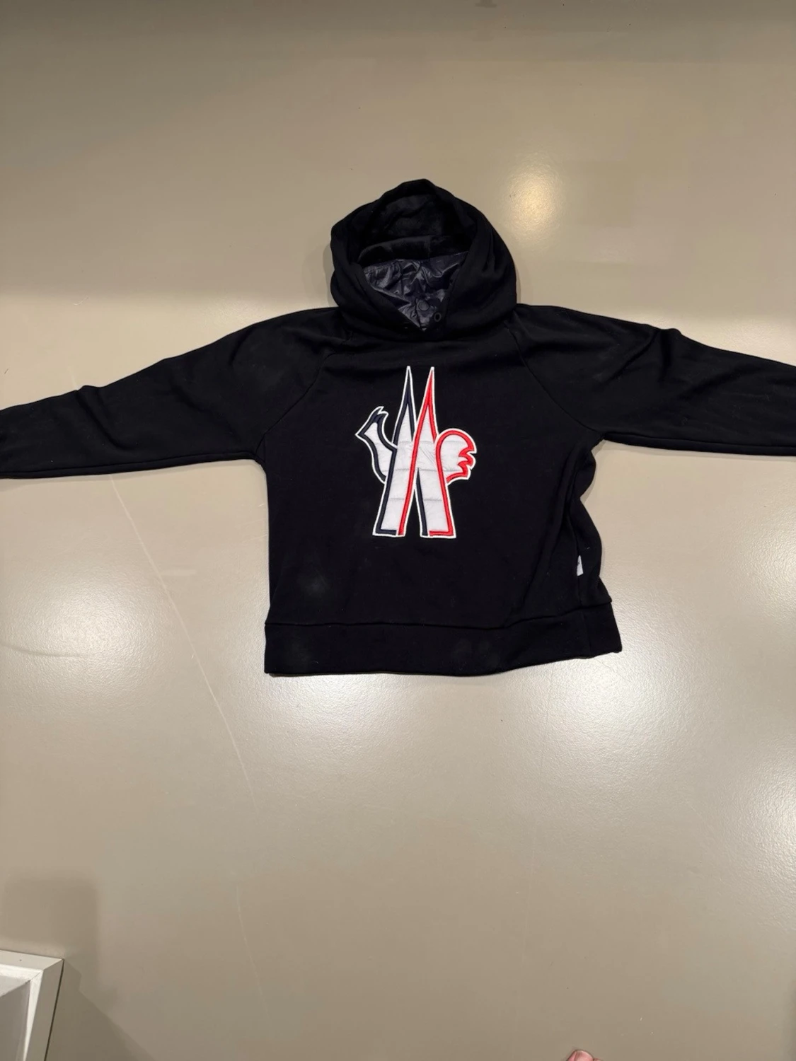 Svart Moncler hoodie med logga