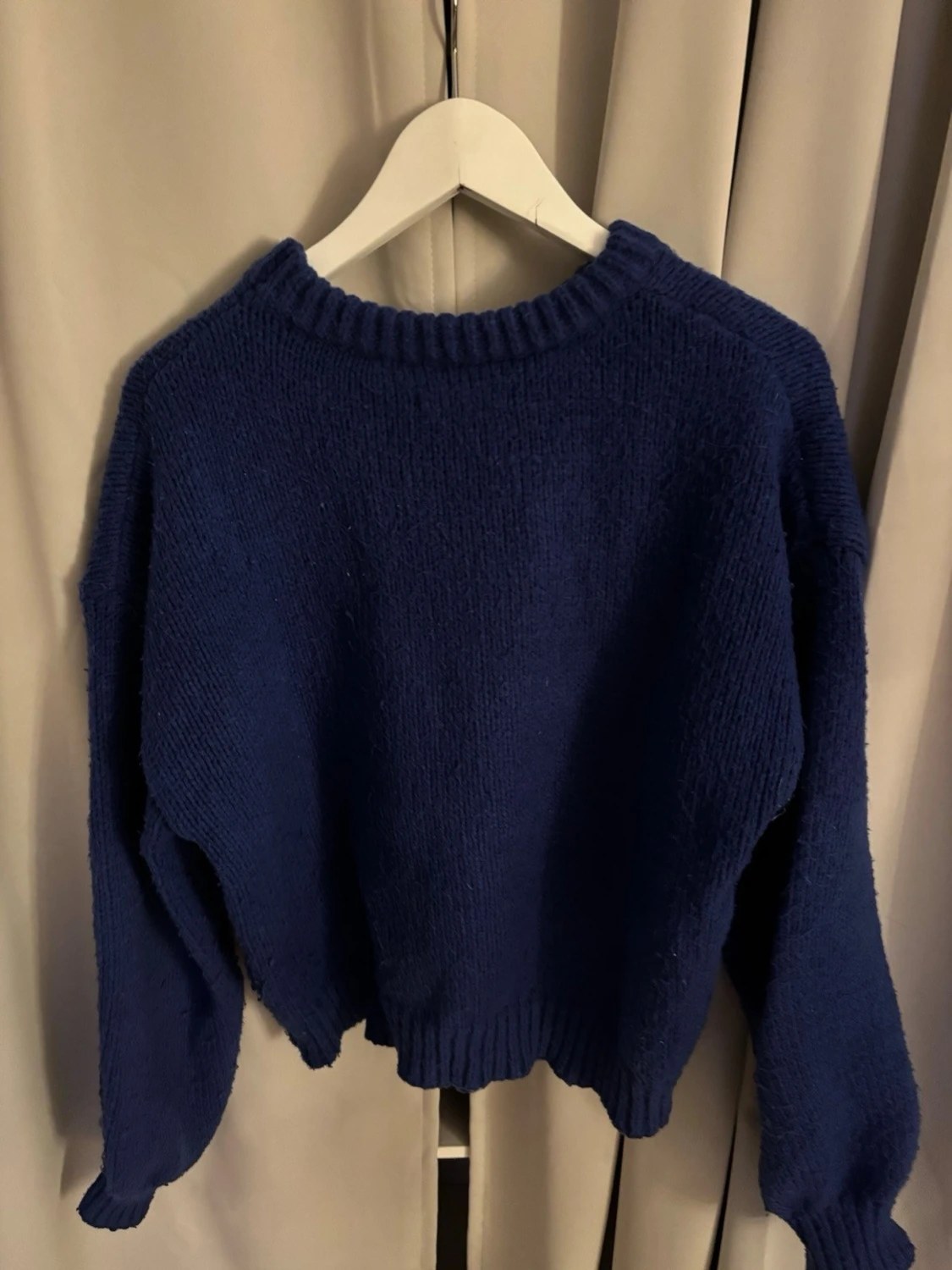 Mörkblå stickad tröja - 1