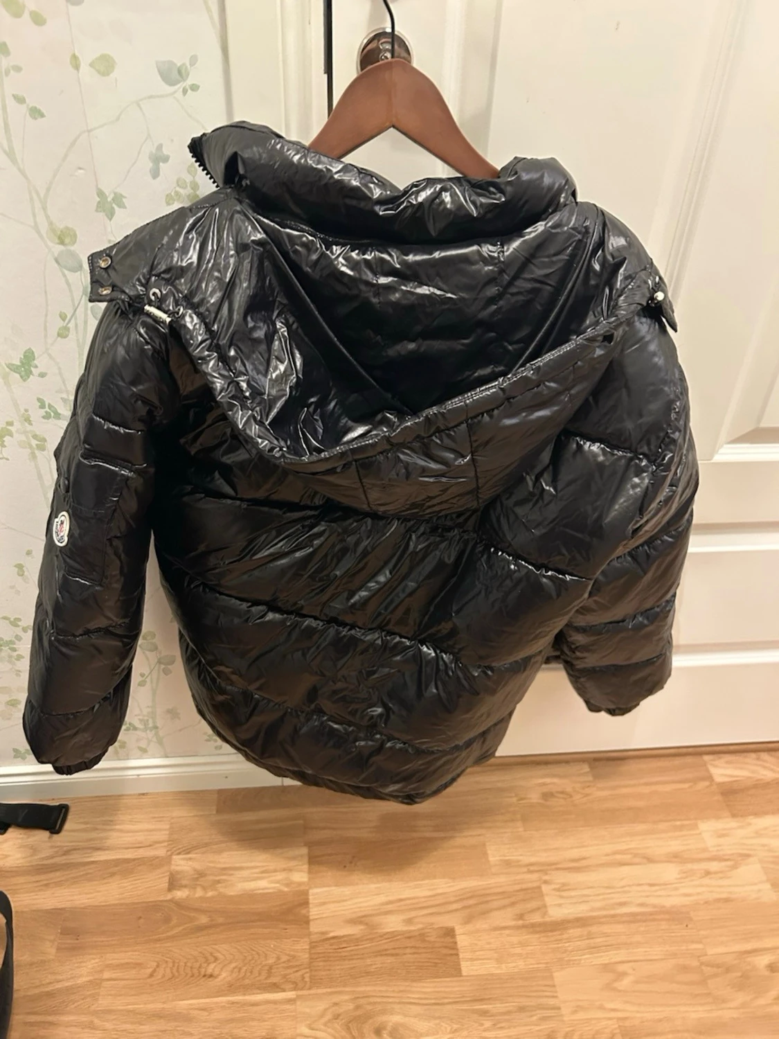 Svart glansig pufferjacka Moncler - 1