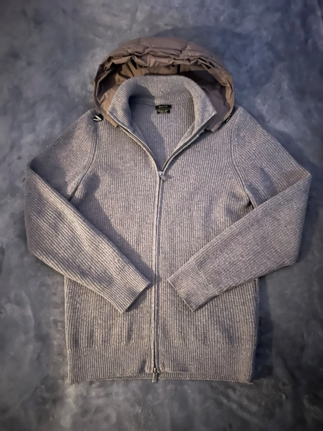 Grå stickad hoodie Massimo Dutti