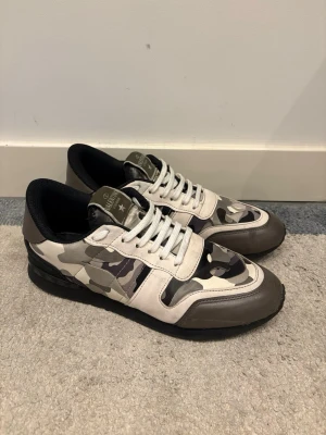 Valentino rockrunners - Har tecken på användning men inga farliga skador.