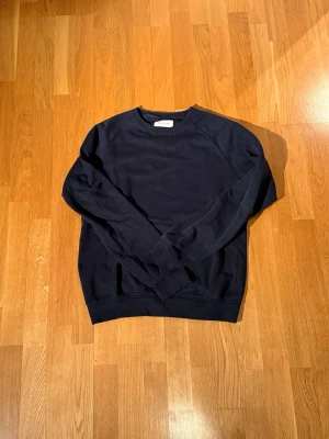 Pier one tröja - Sweatshirt från pier one | stilren | mörkblå | Xs men sitter nära S | 7/10 skick | Inga defekter | hör av dig vid minsta fundering | 