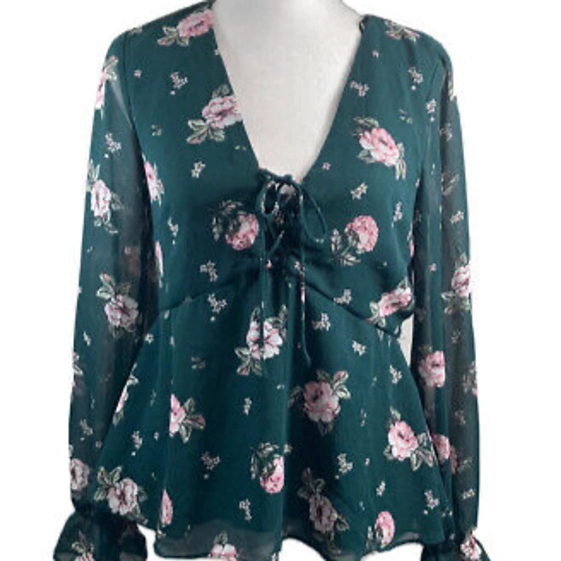 Mörkgrön blommig blus med knyt - 1