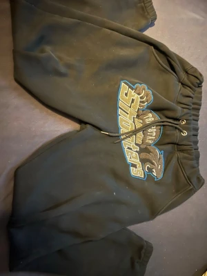 Snygga svarta byxor  - Lite andvända byxor 