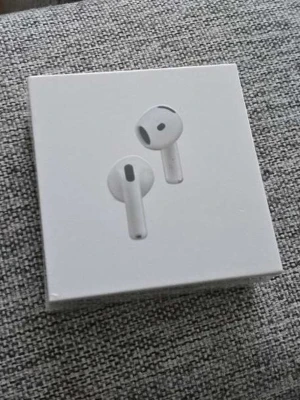 Apple AirPods 4 anc - Säljer ett par vita Apple AirPods. Trådlösa in-ear hörlurar i stilren design, tillverkade i plast. Perfekta för musik, samtal och träning. Kompatibla med iPhone och andra Apple-enheter.