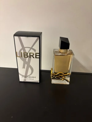 Yves Saint Laurent Libre Eau de Parfum - Skickar snabbt📦 | Max 1ml använt